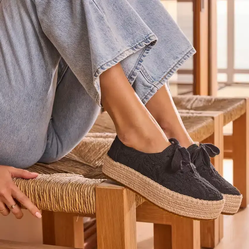Damen-Espadrille „Valencia“ mit Schnürung und Plateau Damen-Espadrille „Valencia“ mit Schnürung und Plateau