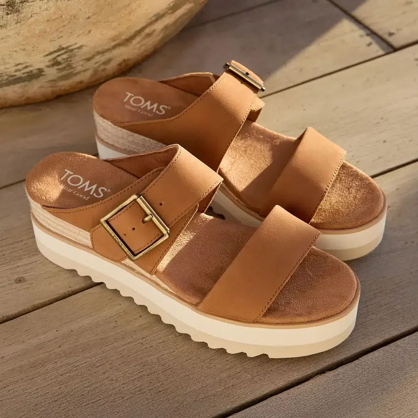 Damen-Sandale „Diana“ im Mule-Stil mit Keilabsatz und Schnalle Damen-Sandale „Diana“ im Mule-Stil mit Keilabsatz und Schnalle