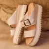 Damen-Sandale „Diana“ im Mule-Stil mit Keilabsatz und Schnalle Damen-Sandale „Diana“ im Mule-Stil mit Keilabsatz und Schnalle