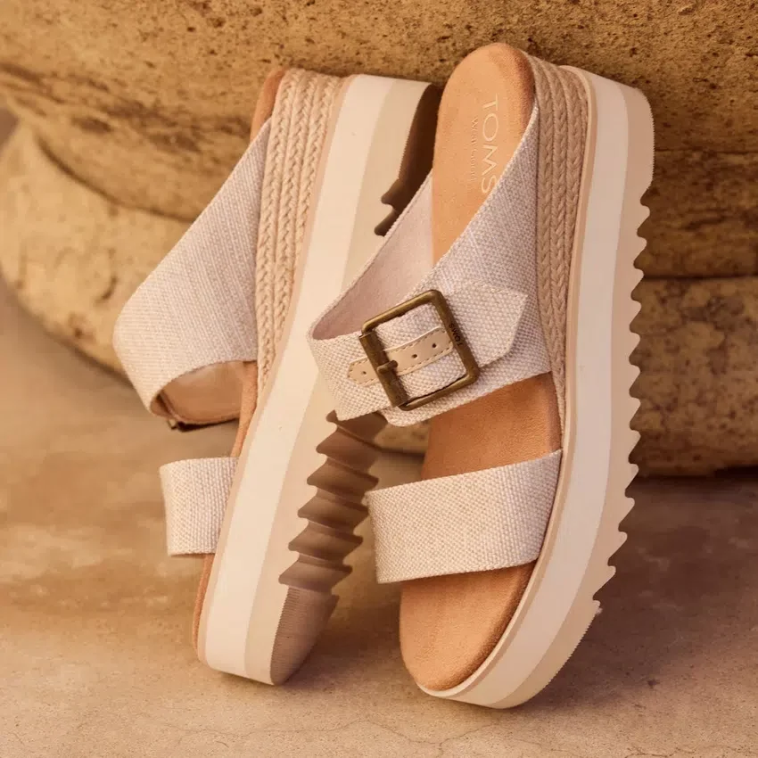 Damen-Sandale „Diana“ im Mule-Stil mit Keilabsatz und Schnalle Damen-Sandale „Diana“ im Mule-Stil mit Keilabsatz und Schnalle